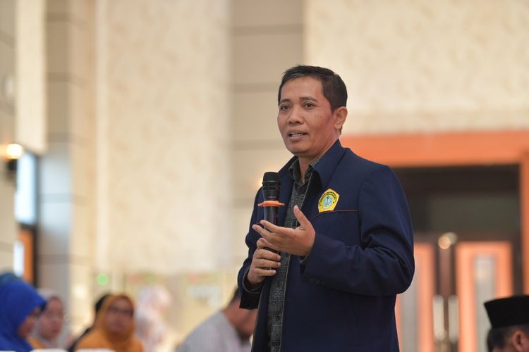 Warek lll UTM, Surokim. Sebanyak 10 mahasiswa Universitas Trunojoyo Madura (UTM) terdampak langsung bencana banjir di Sumatera.