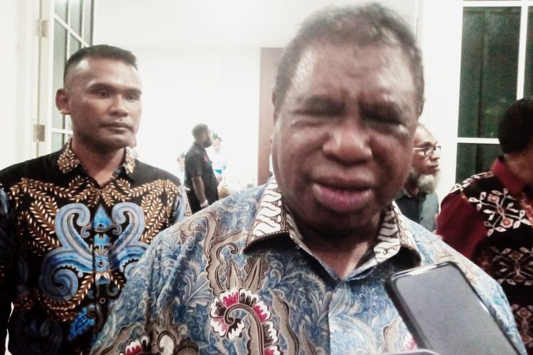 Drs Ali Baham Temogmere Penjabat Gubernur Papua Barat 