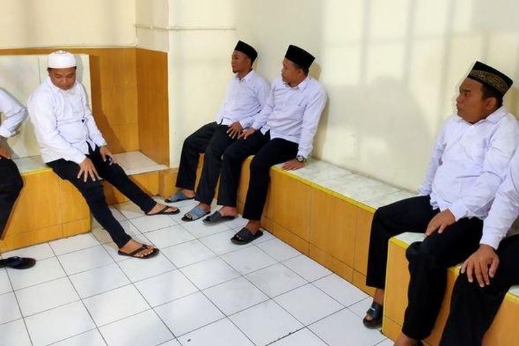 Enam terpidana kasus pembunuhan Vina Cirebon tiba di Pengadilan Negeri (PN) Cirebon untuk menjalani sidang Peninjauan Kembali (PK) perdana pada Rabu (4/9/2024).

