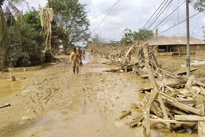 Kisah Ayah di Aceh Tamiang Selamatkan Istri dan Anak, Terobos Banjir Buat Cari Makan