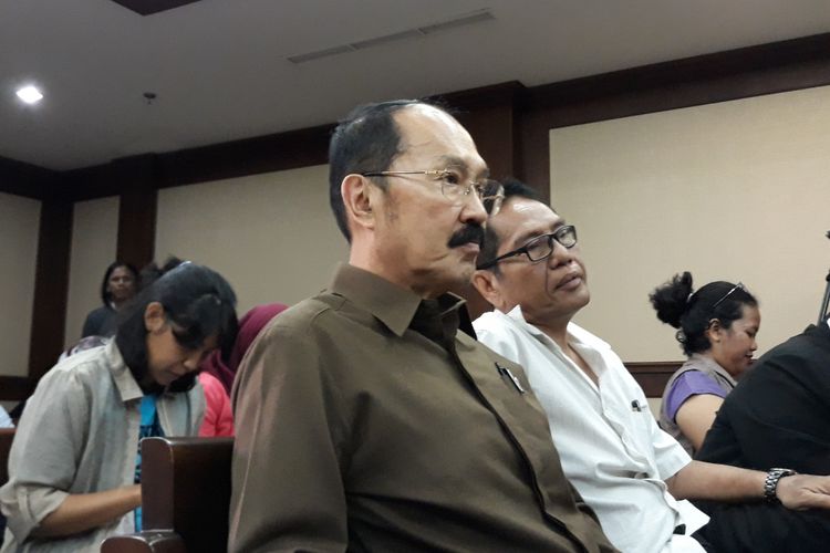 Fredrich Yunadi sebelum sidang putusan sela di Pengadilan Tipikor Jakarta, Senin (5/3/2018).