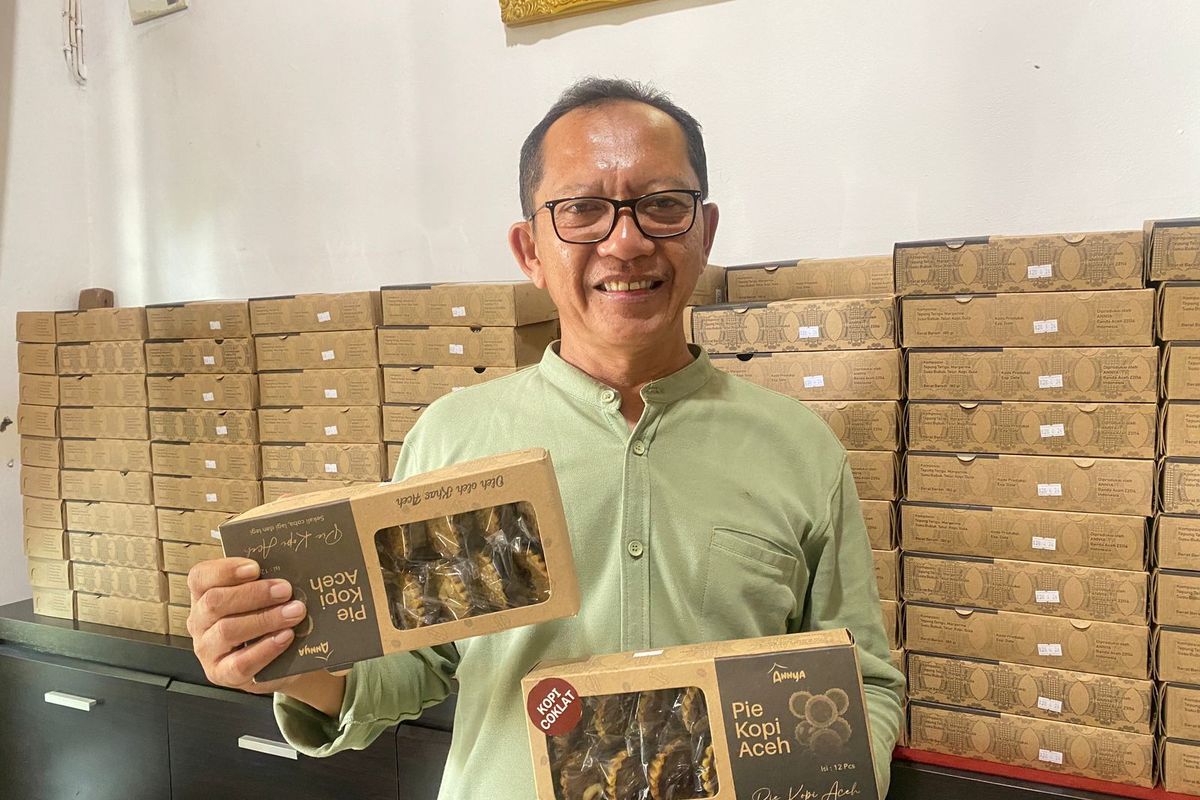 M.Elvin Syahputra, pemilik oleh-oleh khas Aceh berapa Pie Kopi.