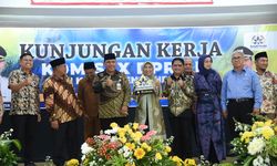 Apresiasi Peningkatan Mutu Pendidikan di Kendal, Komisi X DPR Serahkan Bantuan DAK Rp 332 Miliar