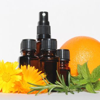 Ilustrasi essential oil aroma jeruk.