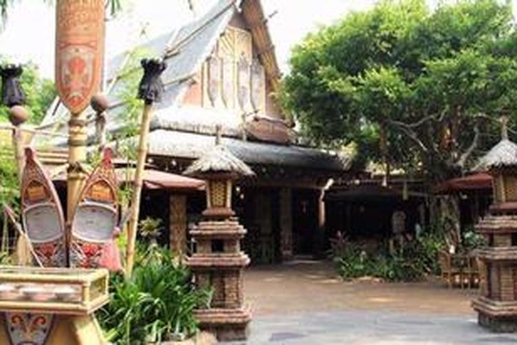 Pintu masuk restoran Tahitian Terrace, Disneyland Hongkong