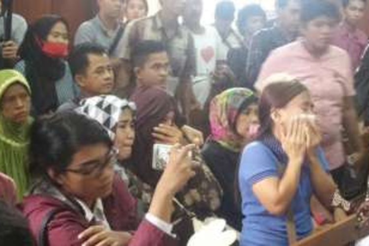 Beberapa penggemar Saipul Jamil menangis di ruang sidang PN Jakarta Utara, Selasa (14/6/2016).