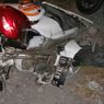 Video Pengendara Motor Meleng dan Tabrak Truk Parkir