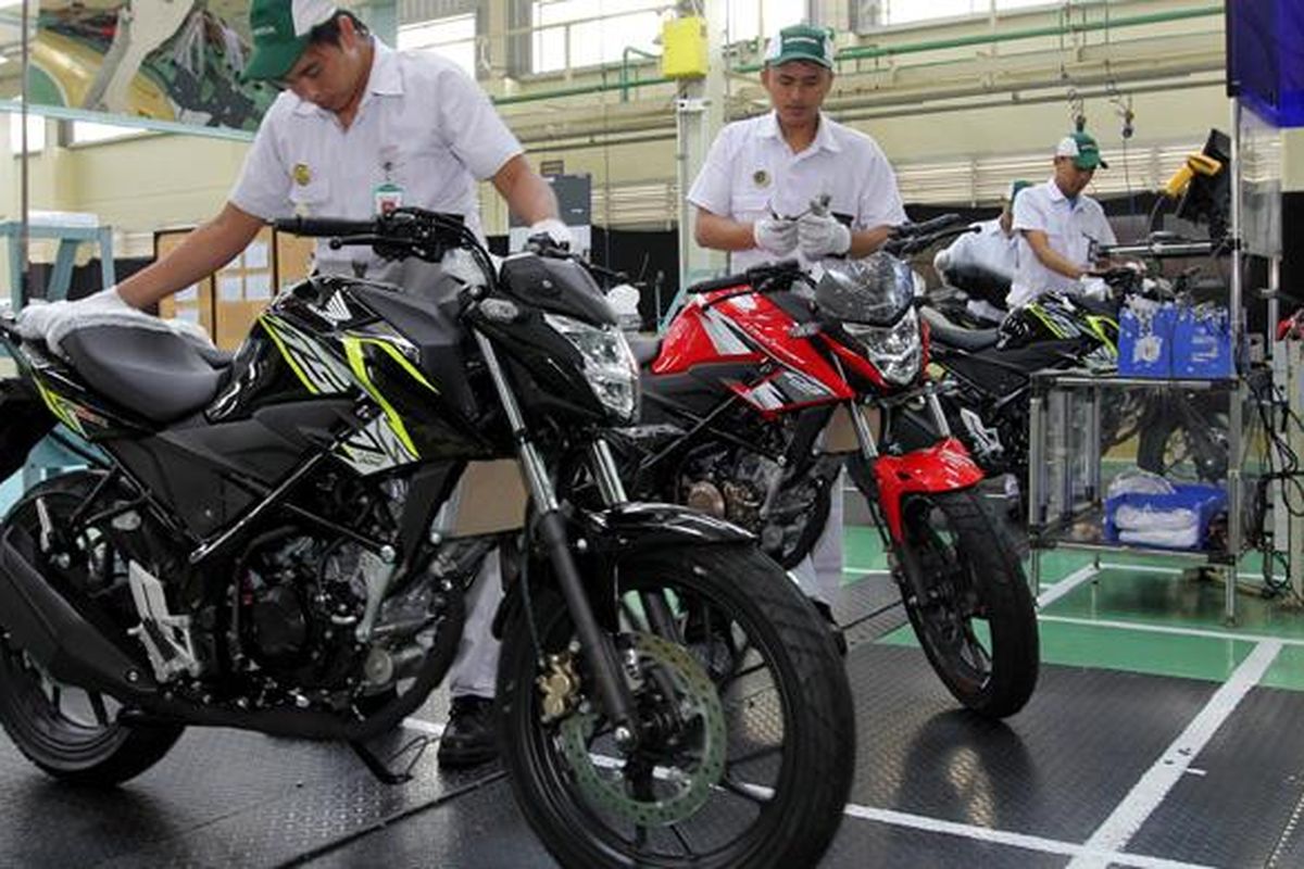 Honda CB150R Streefire mendapat warna dan striping baru.