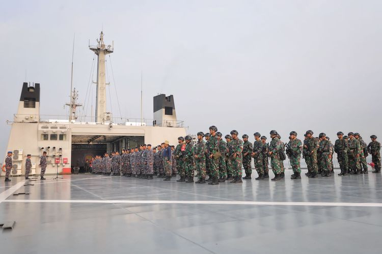 TNI Angkatan Laut (AL) memimpin sea phase dalam Latihan Gabungan Bersama (Latgabma) Super Garuda Shield 2023. Pelaksanaan sea phase diawali dengan kegiatan apel kelengkapan yang dilaksanakan oleh prajurit TNI AL yang terlibat dalam Super Garuda Shield 2023 dari geladak KRI Surabaya-591, pada Jumat (8/9/2023).