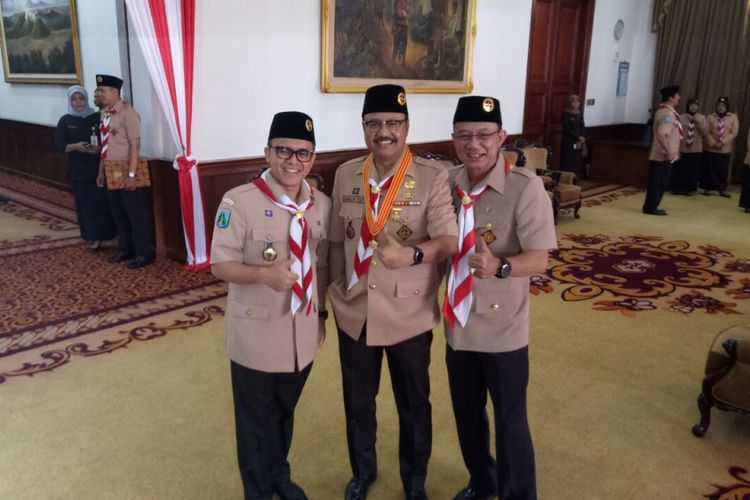 Bupati Banyuwangi, Abdullah Azwar Anas (kiri) bersama Wagub Jatim dan Bupati Ngawi