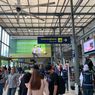 H+1 Natal 2022, Stasiun Pasar Senen Dipadati Penumpang 