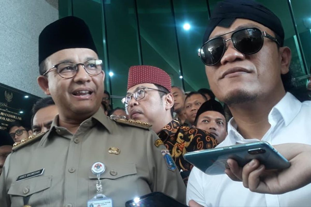 Gubernur DKI Jakarta Anies Baswedan dan Gus Miftah di Masjid Fatahillah, Balai Kota, Jakarta Pusat, Selasa (23/7/2019)