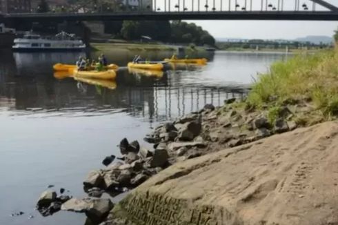 Kemunculan “Batu Kelaparan” di Sungai Eropa Beri Peringatan: Bila Melihatku Menangislah