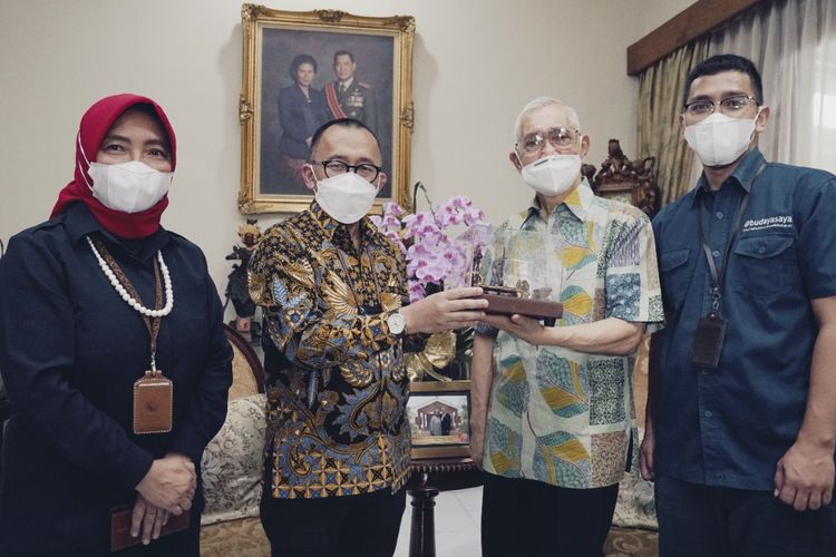 Ditjen Kebudayaan Kemendikbud menerima secara langsung koleksi pribadi dari Wakil Presiden (Wapres) RI ke-6 Try Sutrisno dan Wapres RI ke-9 Hamzah Haz guna menambah koleksi Museum Kepresidenan RI Balai Kirti.