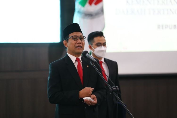 Menteri Desa, Pembangunan Daerah Tertinggal, dan Transmigrasi (Mendes PDTT) Abdul Halim Iskandar melantik Pejabat Fungsional Penggerak Swadaya Masyarakat Ahli Utama di lingkungan Kementerian Desa, PDT dan Transmigrasi diantaranya; Ir. Ekatmawati, MM, Ir. Rr. Aisyah Gamawati, Ir. Anto Pribadi, M.M., M.Si, Jajang Abdulah, S.Pd., M.Si dan Drs. Hasman, M.Si, Rabu (18/05/2022).
