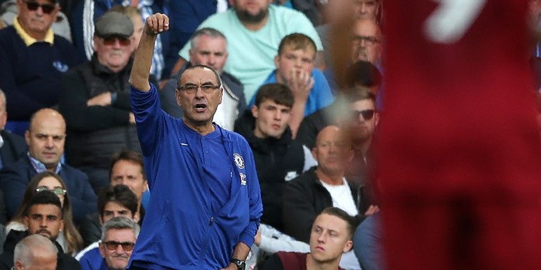 Ekspresi pelatih Chelsea, Maurizio Sarri, dalam laga Liga Inggris kontra Liverpool FC di Stadion Stamford Bridge, London, Inggris pada 29 September 2018.