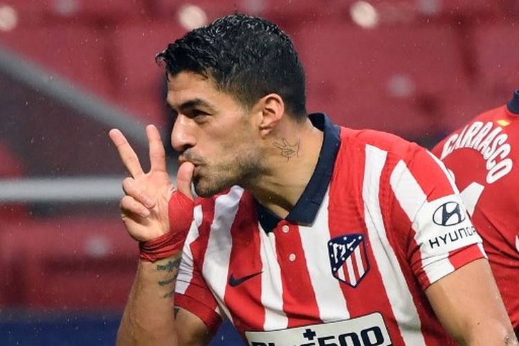 Luis Suarez merayakan golnya pada laga Liga Spanyol yang mempertemukan Atletico Madrid vs Elche di Stadion Wanda Metropolitano, Sabtu (19/12/2020).