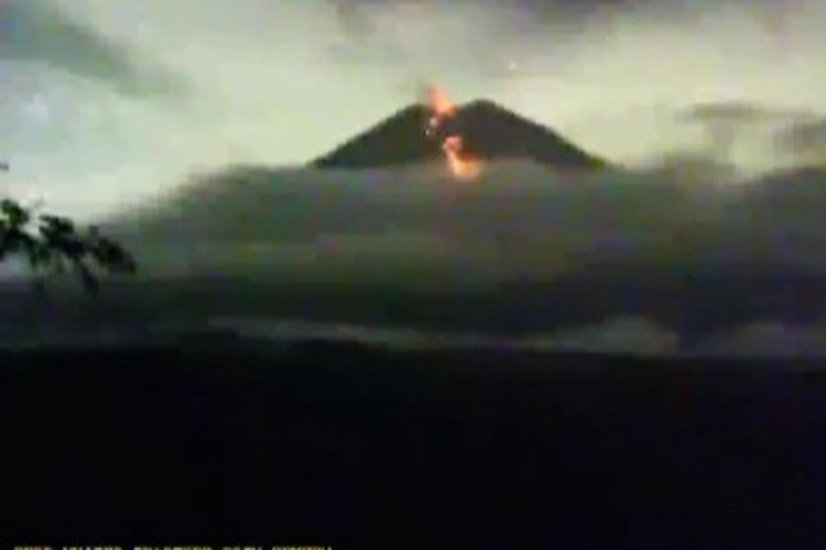 Tangkapan layar cctv Gunung Semeru, Minggu (9/6/2024)