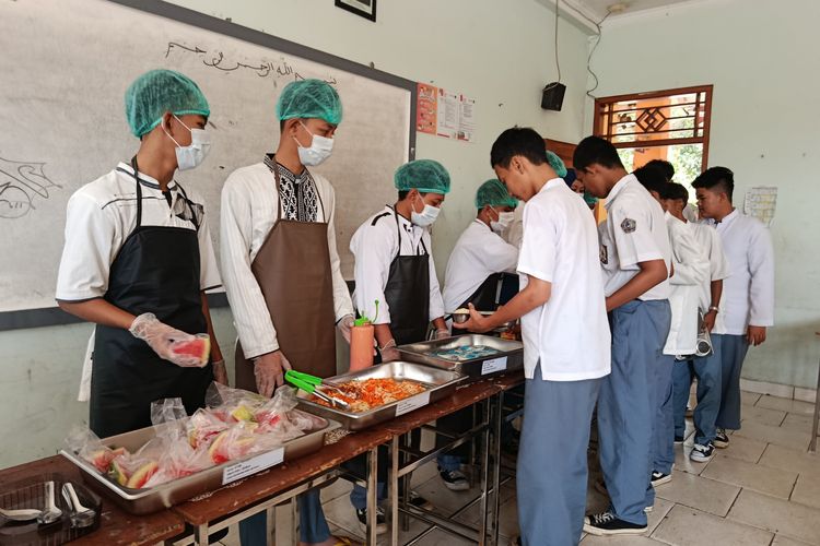 MBG Prasmanan Dinilai Lebih Segar, Sekolah Soroti Persiapan dan Waktu Makan