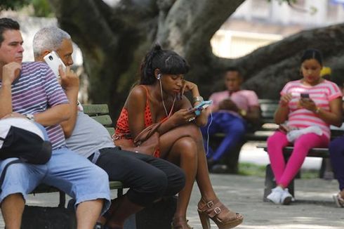Akhirnya, Warga Kuba Bisa Akses Internet dari Ponsel Mereka