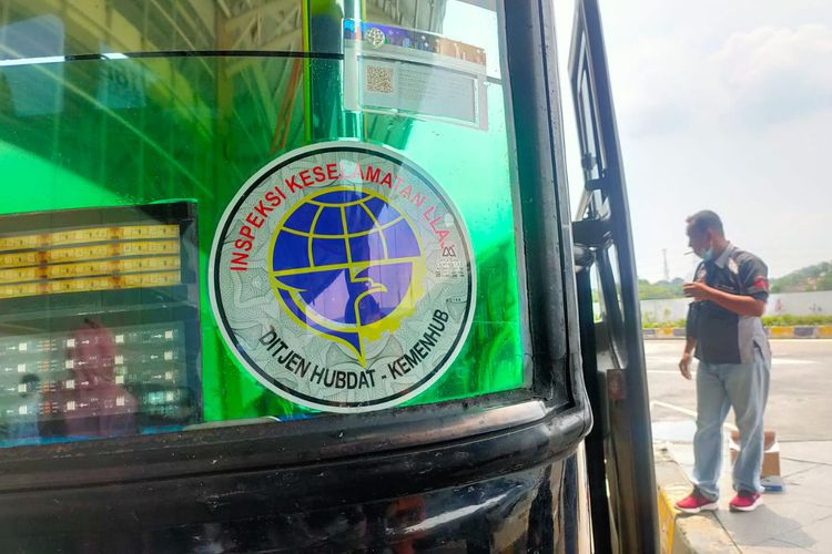 Stiker bagi bus AKAP yang lolos ramp check