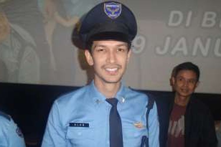 Dimas Beck diabadikan di sela gala premier film Security Ugal-ugalan di CGV Cinemas, Grand Indonesia, Jakarta Pusat, Selasa (17/1/2017) malam.