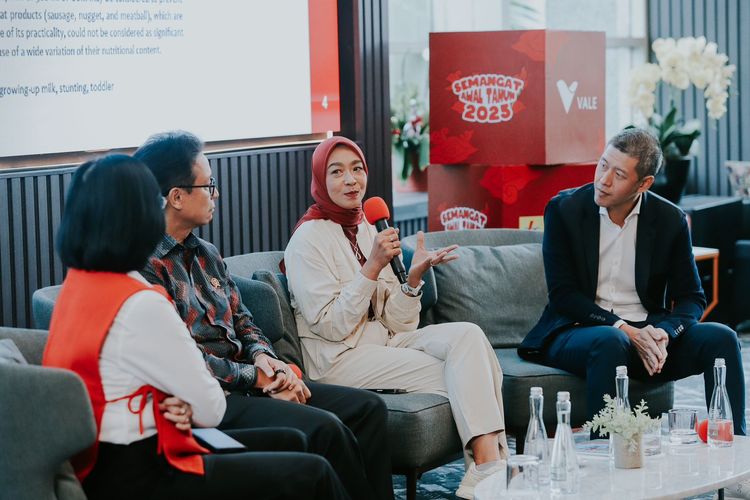 Danone menggelar sesi diskusi Semangat Awal Tahun 2025 (23/1/2025) mengangkat pembahasan transformasi kesehatan dengan menghadirkan Menteri Kesehatan Gunadi Sadikin. 