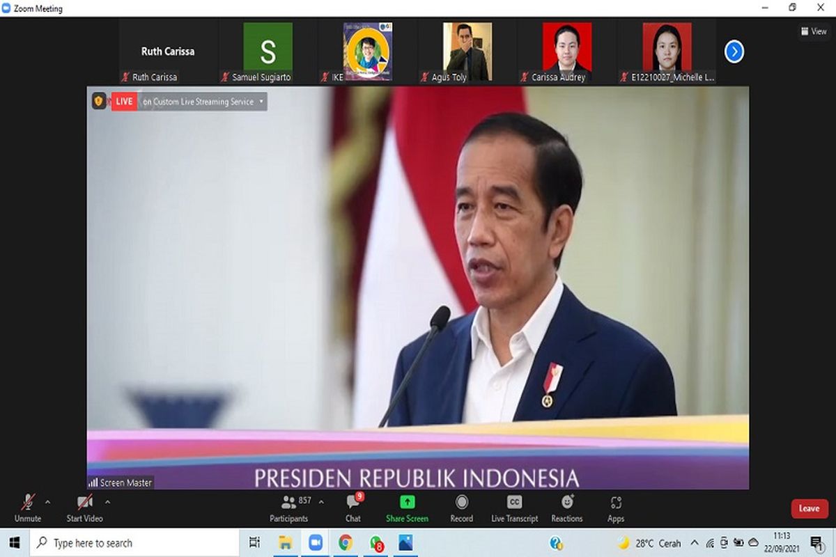 Presiden Joko Widodo mengapresiasi peran dan kontribusi UK Petra bagi dunia pendidikan di Tanah Air pada Dies Natalis ke-60. 