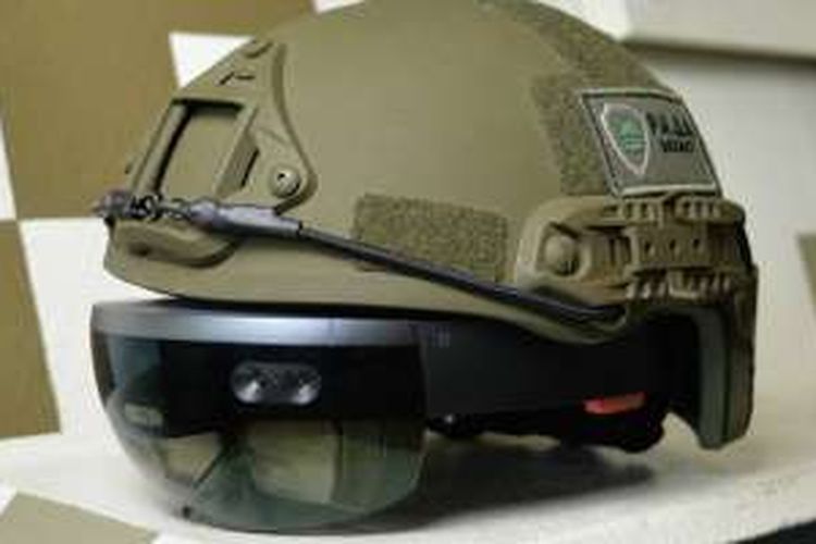Helm Circular Review System yang dibuat menggunakan kacamata HoloLens milik Microsoft
