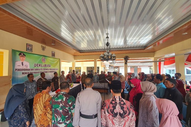 Deklarasi pengunduran diri penerima bansos warga Patuk, di Kantor Panewu Patuk, Gunungkidul, DI Yogyakarta. Kamis (21/3/2024)