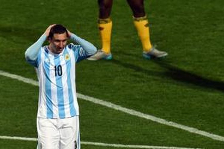 Lionel Messi menjalani laga ke-100 bersama tim nasional Argentina saat menghadapi Jamaika, Sabtu (20/6/2015). 