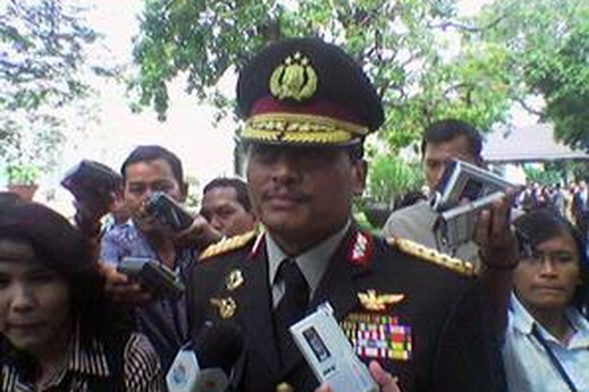 Kepala Polri Jenderal Sutanto memberi keterangan rencana deportasi empat tentara Timor Leste di Istana Merdeka, Jakarta, Selasa (29/4). Keempat tentara itu yang diduga terlibat dalam rencana pembunuhan Presiden Timor Leste Ramos Horta dan PM Xanana Gusmao.
