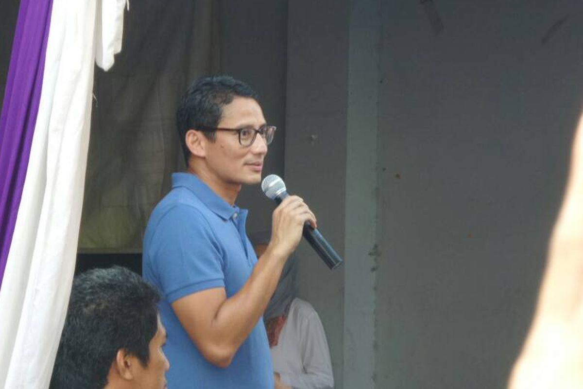 Wakil Gubernur DKI Jakarta terpilih Sandiaga Uno saat menyapa warga di Pademangan, Jakarta Utara, Minggu (14/5/2017).