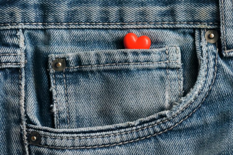 Bukan Tempat Koin, Ini Alasan Celana Jeans Punya Kantung Kecil
