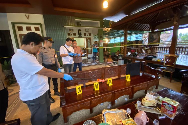 Misteri Sosok 'Dani' dan Belasan Pria yang Menyerang Kades Pakel Lumajang di Ruang Tamu