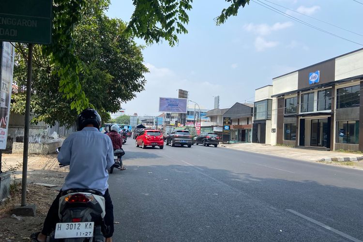 Siasat Pengendara Motor di Semarang Berburu Bayangan Pohon demi Menghalau Panas, Dishub Tekankan Ketertiban Lalu Lintas