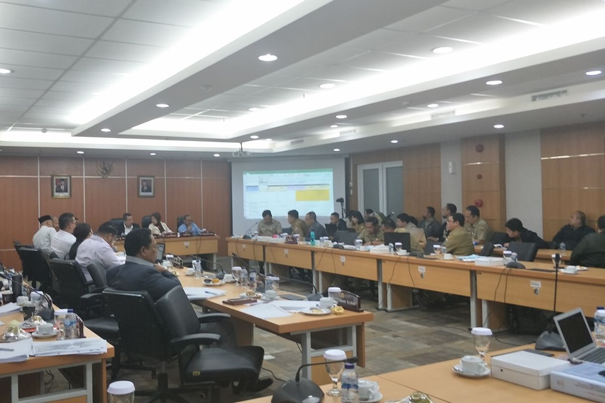 Rapat pembahasan rancangan KUA-PPAS 2020 antara SKPD dengan Komisi D DPRD DKI di Gedung DPRD DKI Jakarta, Senin (4/11/2019).