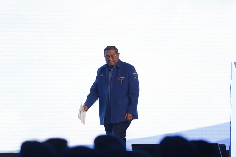 Ketua umum parta Demokrat Susilo Bambang Yudhoyono usai menyampaikan sambutan dalam pembukaan Rapat Pimpinan Nasional (Rapimnas) Partai Demokrat tahun 2018 di Sentul International Convention Center, Bogor, Jawa Barat, Sabtu (10/03/2018) .Partai Demokrat menggelar Rapimnas selama dua hari 10-11 Maret 2018 untuk membahas strategi Pemilu 2018 serta Pemilu Legislatif dan Pilpres 2019.

