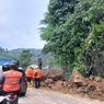 Longsoran Batu Tutup Badan Jalan di Cadas Pangeran, Arus Lalu Lintas Cirebon-Sumedang Terhambat