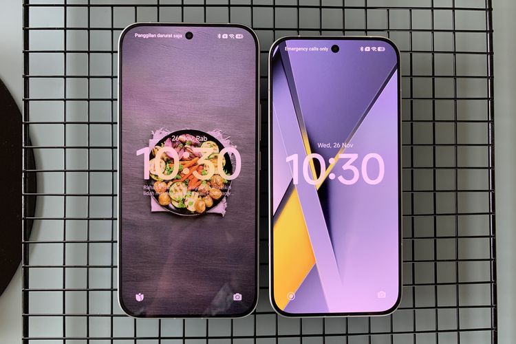 Poco F8 Ultra (kanan) memiliki layar dengan bentang 6,9 inci, sedangkan bentang layar Poco F8 Pro (kiri) 6,59 inci.
