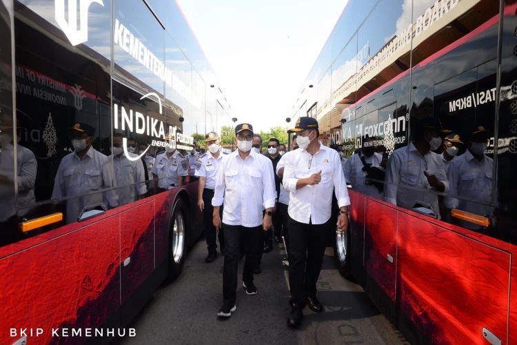 Menteri Perhubungan Budi Karya Sumadi memastikan kesiapan operasional 30 unit bus listrik Merah Putih untuk melayani mobilisasi para delegasi dan peserta KTT G20 di Bali 