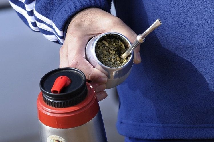 Ramuan herbal yerba mate yang sering diminum pesepak bola dunia, utamanya yang berasal dari Amerika Selatan.