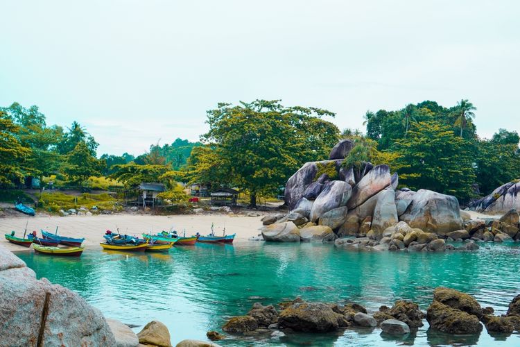 Pantai Teluk Karang, salah satu daya tarik di Bangka, Kepulauan Bangka Belitung.