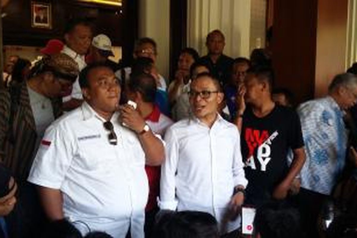 Presiden KSPSI Andi Gani dan Menteri Ketenagakerjaan M Hanif Dhakiri, di Kantor Kemenko Polhukam, Jakarta Pusat, Selasa (1/9/2015).