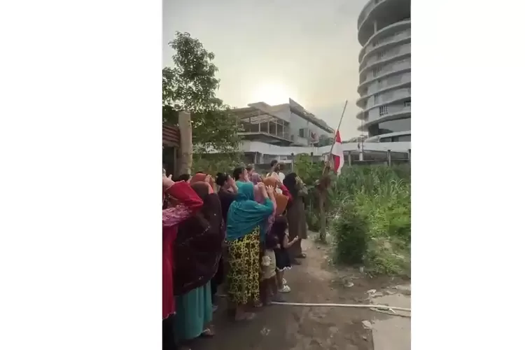 Warga Medan Kibarkan Bendera Setengah Tiang, Protes Tembok The City View