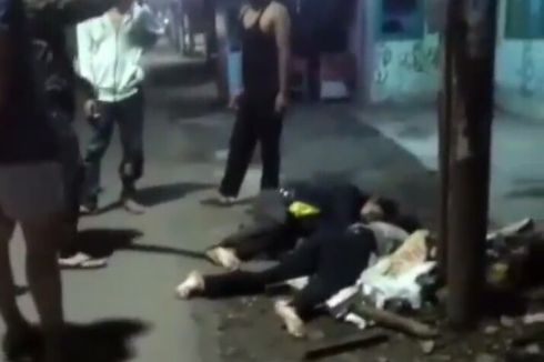 Viral Video Dua Orang Tergeletak di Pinggir Jalan, Polisi Sebut karena Kecelakaan
