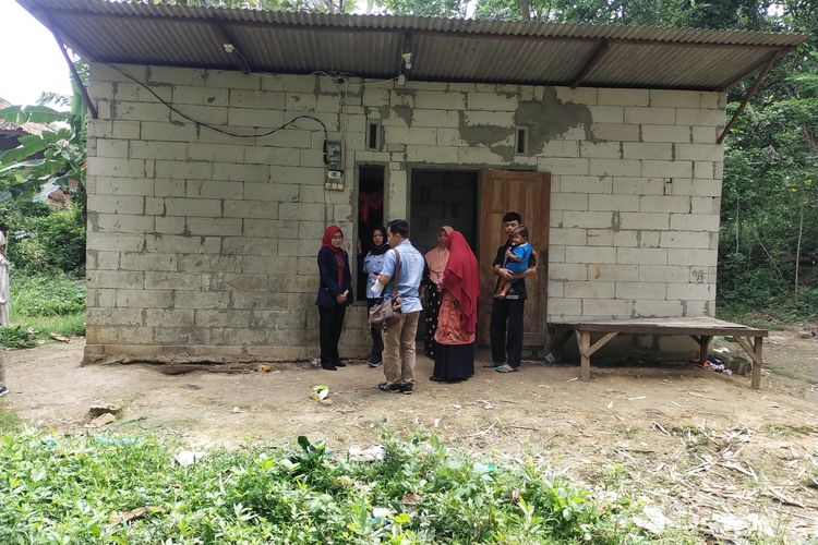 Tampak depan rumah depan Mohammad Syarifin di Desa Longkek, Kecamatan Galis. Bangkalan