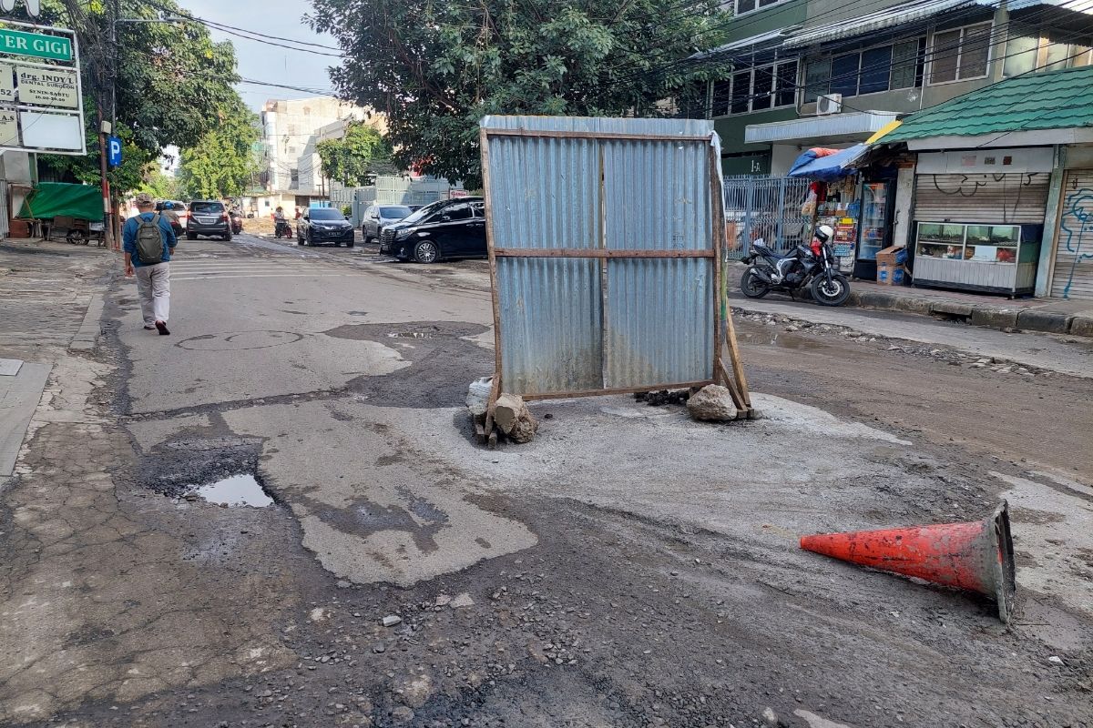 Kondisi Jalan Batu Ceper Raya, Kebon Kelapa, Gambir, Jakarta Pusat, pada Minggu (1/1/2023) sore.