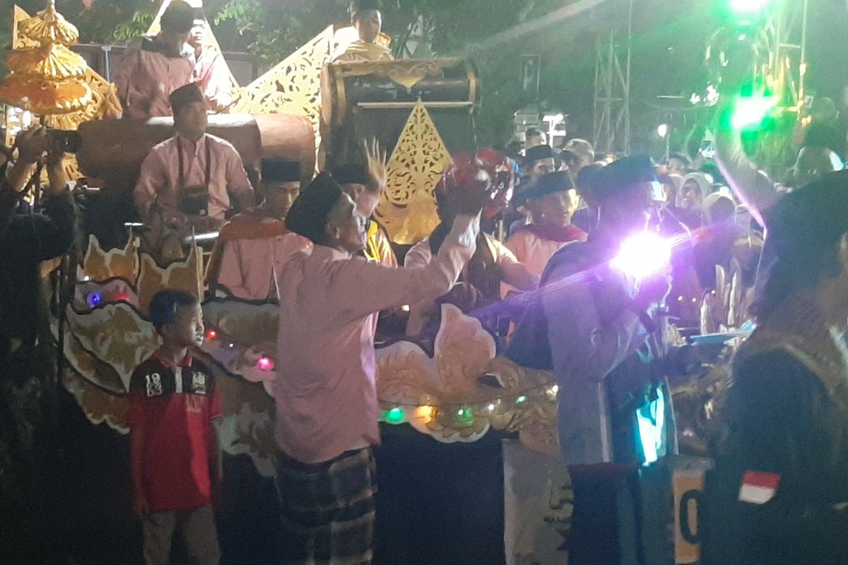 Peserta festival patrol bersemangat menampilkan performa terbaiknya di hadapan dewan juri, Sabtu (23/3/2024)