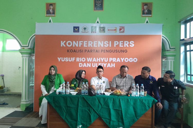 Partai PKB, PPP, Hanura, PSI, Nasdem dan Gokar deklarasi dukung pasangan Rio-Ulfi di Pilkada 2024 Situbondo Jawa Timur pada Rabu (28/8/2024).